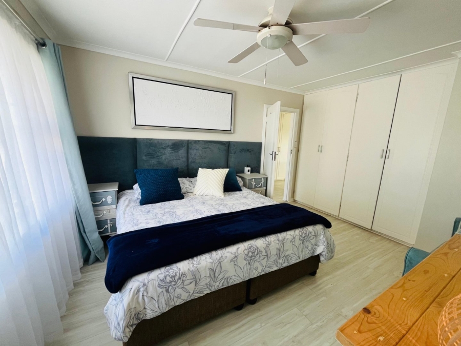 6 Bedroom Property for Sale in Gonubie Eastern Cape